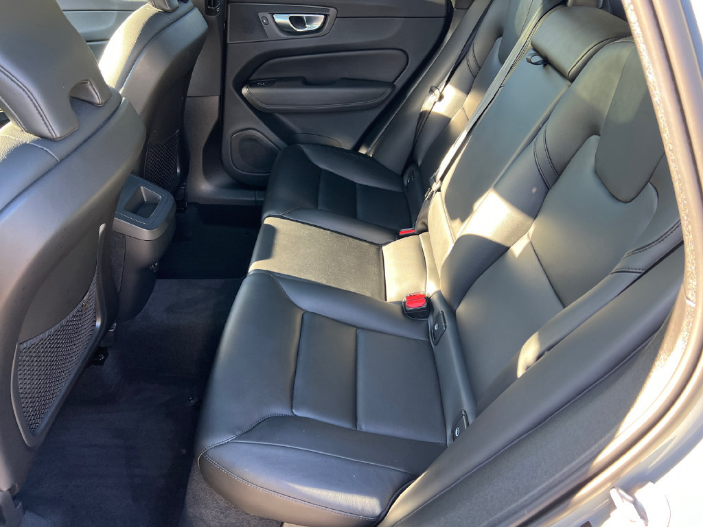 Used 2024 Volvo XC60 B5 Core w/ Protection Package Premier AWD/4WD image 6