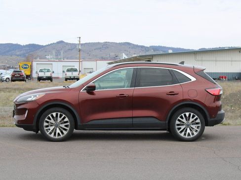 Used 2021 Ford Escape Titanium w/ Class II Trailer Tow Package image 3