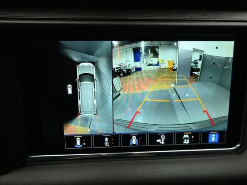 Used 2022 GMC Yukon XL Denali w/ Denali Premium Package image 18