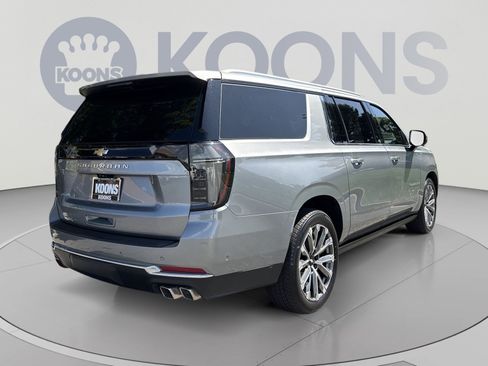 Used 2025 Chevrolet Suburban High Country AWD/4WD image 7