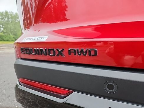 Used 2026 Chevrolet Equinox RS AWD/4WD image 6