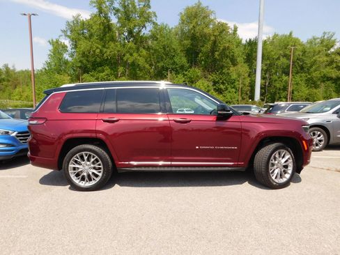 Used 2022 Jeep Grand Cherokee L Summit w/ Advanced Protech Group IV AWD/4WD image 4
