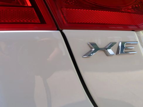 Used 2018 Jaguar XE image 50