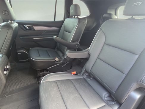Used 2025 Buick Enclave Sport Touring w/ Power Package FWD image 25
