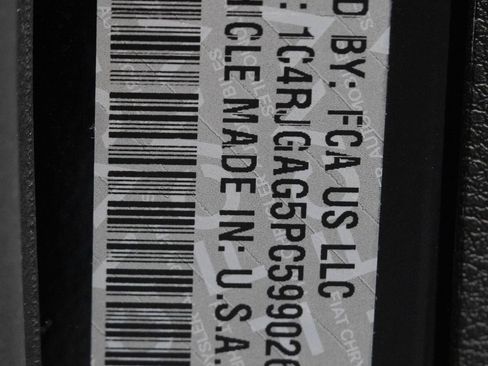 Used 2023 Jeep Grand Cherokee Laredo w/ Luxury Tech Group I image 45