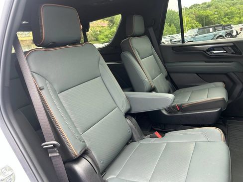 Used 2025 GMC Yukon AT4 w/ AT4 Premium Plus Package AWD/4WD image 36