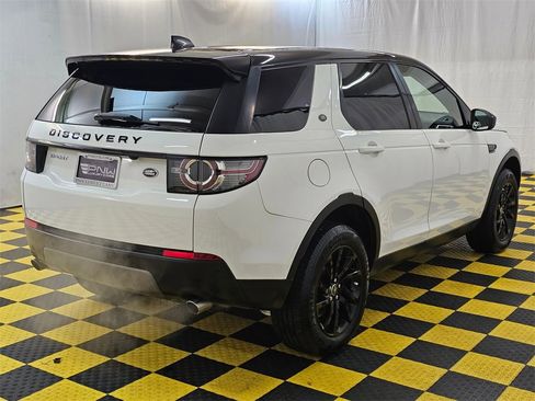 Used 2019 Land Rover Discovery Sport SE image 3
