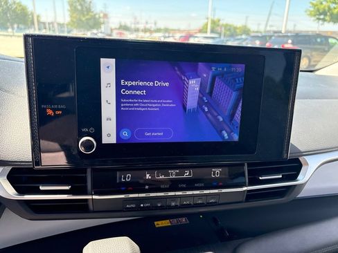 Used 2025 Toyota Sienna LE FWD image 17