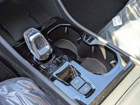 New 2025 Volvo XC40 B5 Plus w/ Protection Package Premier image 16