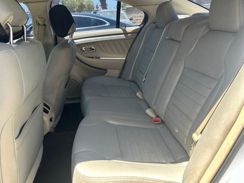 Used 2017 Ford Taurus SE FWD image 29