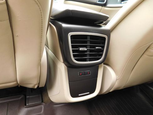Used 2017 Lincoln MKX Reserve w/ Lincoln MKX Climate Package FWD image 11