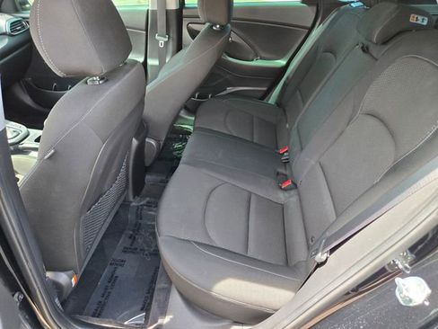 Used 2020 Hyundai Elantra GT FWD image 14