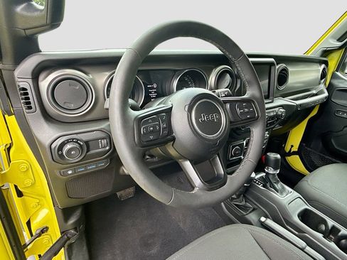 Used 2023 Jeep Wrangler Unlimited w/ Sun & Screen Package AWD/4WD image 12