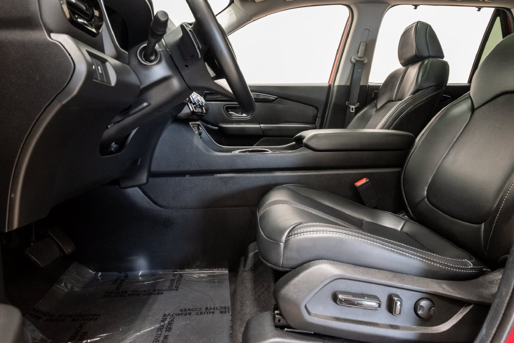 Used 2025 Honda Pilot Touring image 13