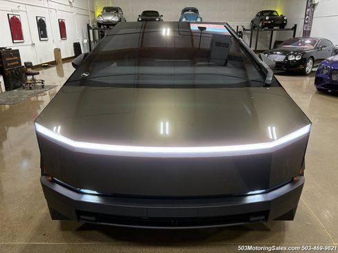 Used 2024 Tesla Cybertruck AWD Crew Cab image 9