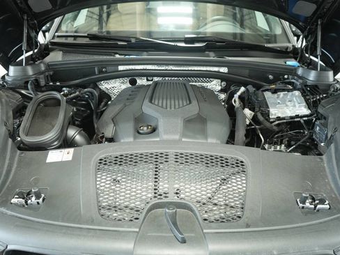 Used 2024 Porsche Macan image 30