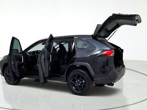 Used 2022 Toyota RAV4 LE FWD image 16