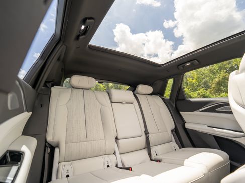Used 2024 Cadillac Lyriq Luxury RWD image 14