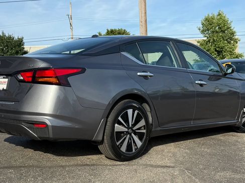 Used 2022 Nissan Altima 2.5 SV FWD image 12