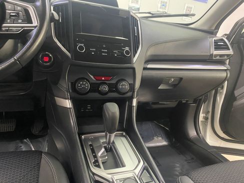 Used 2023 Subaru Forester Premium image 18