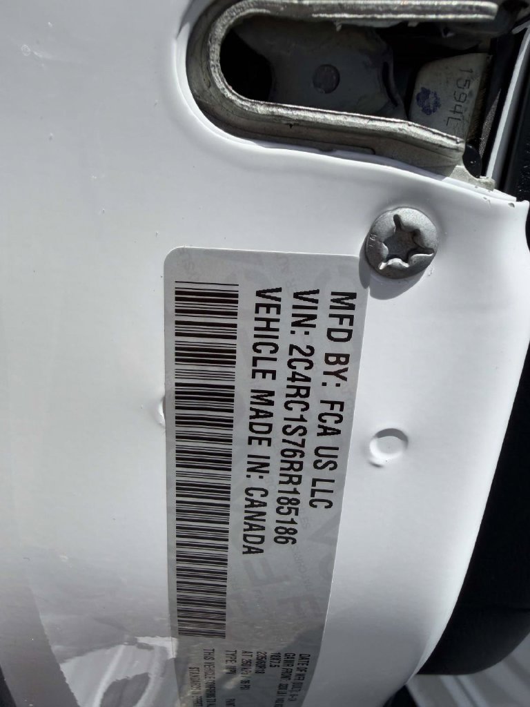 Used 2024 Chrysler Pacifica Limited FWD image 28