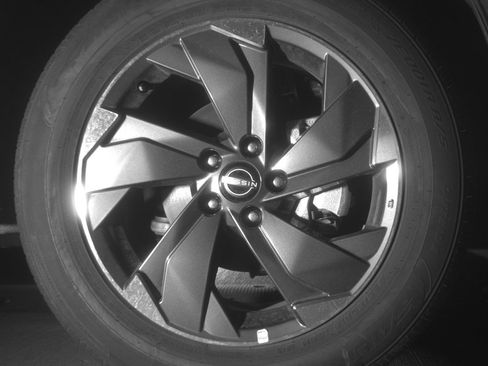 Used 2025 Nissan Rogue SV FWD image 13