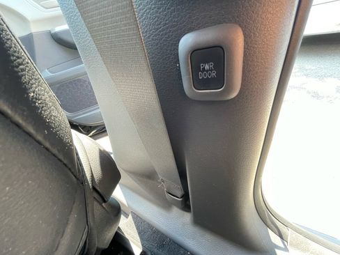 Used 2024 Toyota Sienna LE AWD/4WD image 23