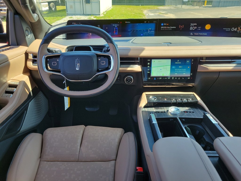New 2026 Lincoln Navigator Black Label AWD/4WD image 12