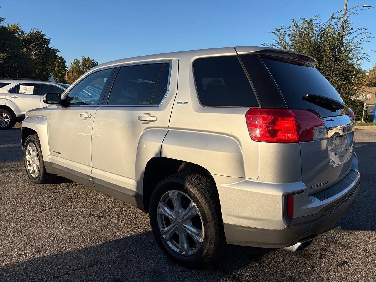 Used 2017 GMC Terrain SLE FWD image 7