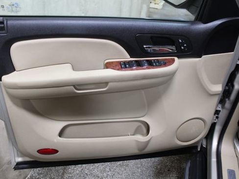 Used 2007 Chevrolet Suburban LT w/ LT Preferred Equipment Group image 24