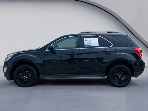 Used 2017 Chevrolet Equinox LT image 2