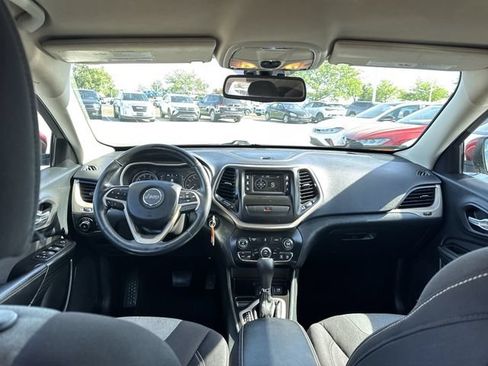 Used 2014 Jeep Cherokee Latitude w/ Cold Weather Group FWD image 19
