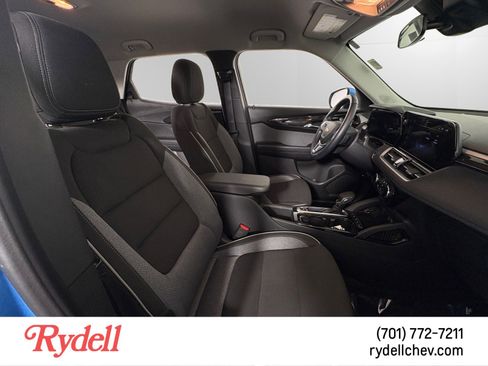 Used 2025 Chevrolet TrailBlazer LT w/ LT Cold Weather Package image 16