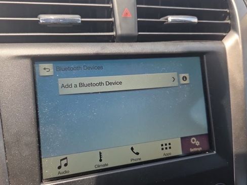 Used 2018 Ford Fusion SE w/ Fusion SE Technology Package FWD image 4