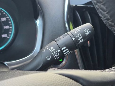 Used 2023 Chevrolet Traverse LT FWD image 38