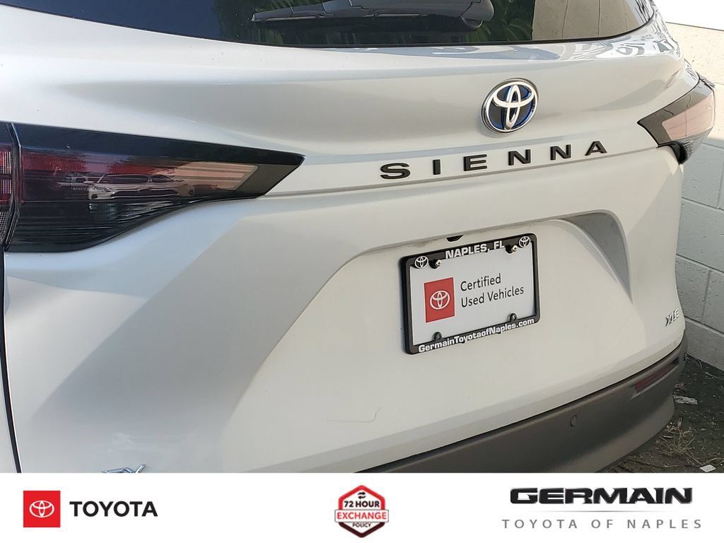 Certified 2025 Toyota Sienna XLE FWD image 17