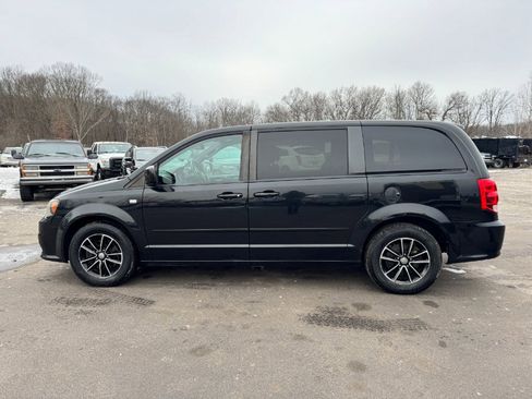 Used 2014 Dodge Grand Caravan SE image 2
