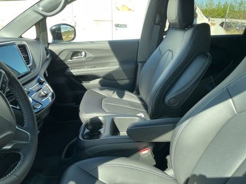 New 2026 Chrysler Pacifica Select image 25