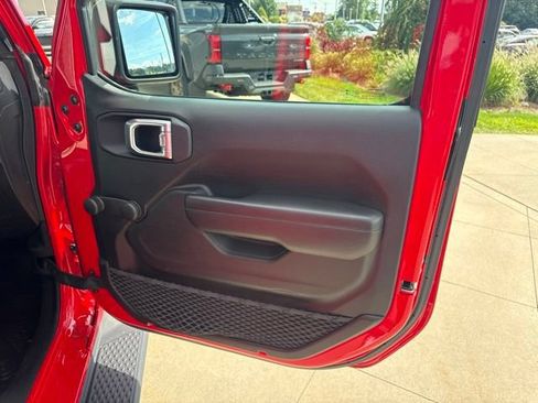 Used 2021 Jeep Gladiator Sport AWD/4WD image 30