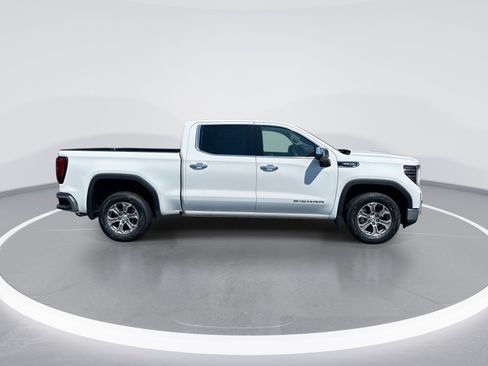 Used 2025 GMC Sierra 1500 SLT RWD image 10