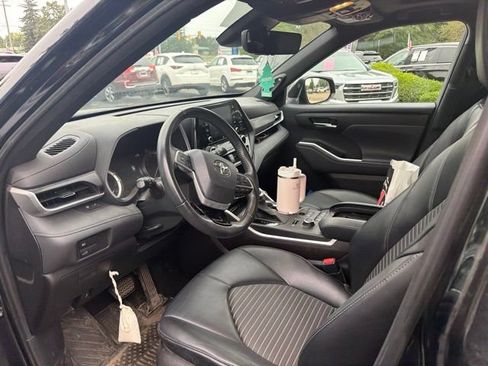 Used 2022 Toyota Highlander XSE AWD/4WD image 5