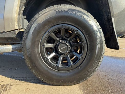 Used 2006 HUMMER H3 4dr 4WD SUV image 13