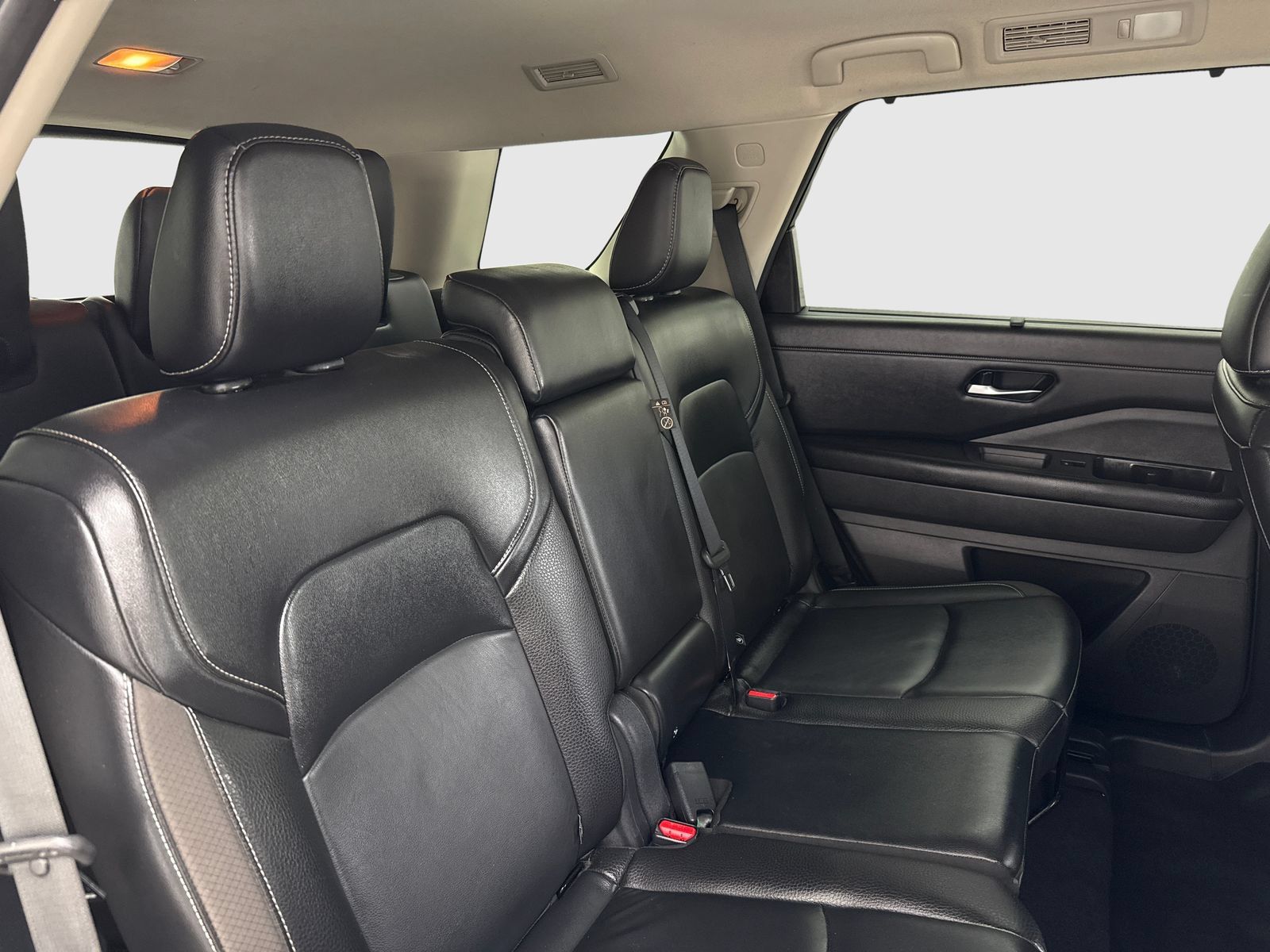 Used 2023 Nissan Pathfinder SL FWD image 45