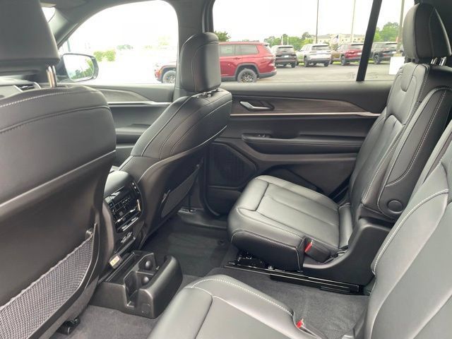Used 2025 Jeep Grand Cherokee L Limited RWD image 19