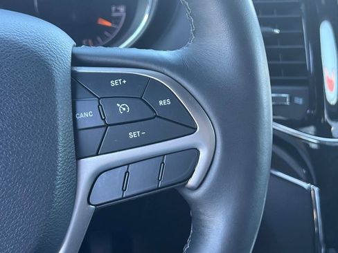 Used 2019 Jeep Grand Cherokee Overland AWD/4WD image 29
