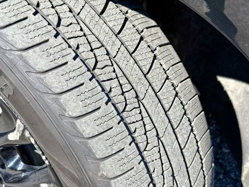 Used 2022 Cadillac XT5 Premium Luxury w/ LPO, ONYX Package image 11