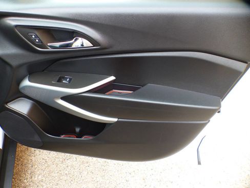 Used 2025 Chevrolet Trax RS w/ Driver Confidence Package image 23