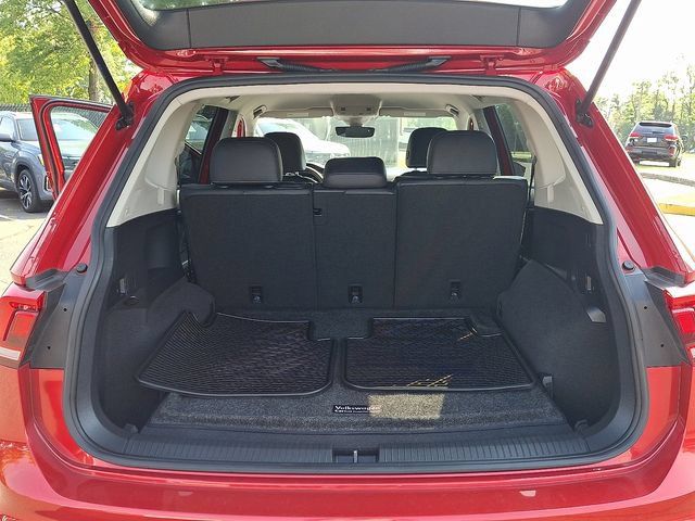 Used 2022 Volkswagen Tiguan SE AWD/4WD image 28