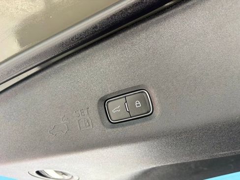 Used 2025 Ford Expedition Tremor AWD/4WD image 38