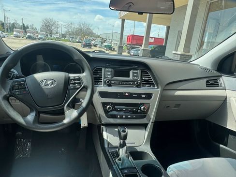 Used 2015 Hyundai Sonata SE FWD image 14